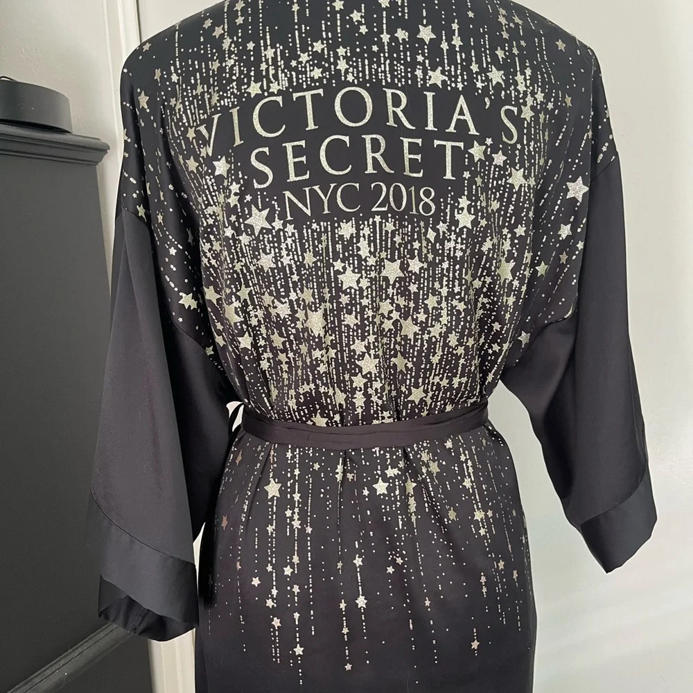 VS Robe - Picture 3 of 9